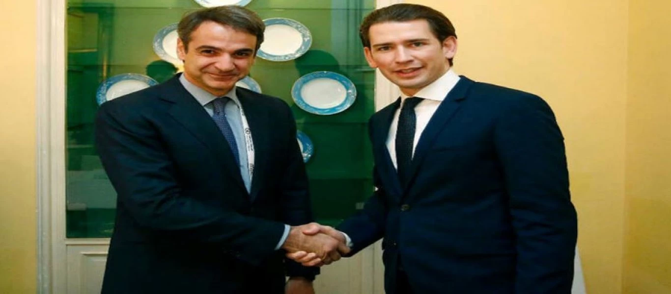 Σε εξέλιξη η συνάντηση Μητσοτάκη-Κουρτς στην Αυστρία: Έγινε δεκτός με στρατιωτικές τιμές